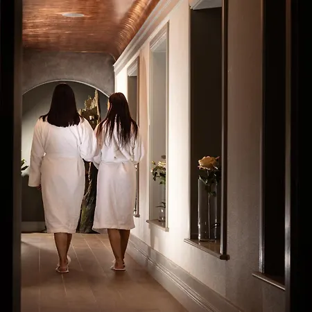 The At Castle 山林小屋