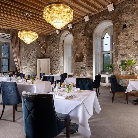 The At Castle Lodge *