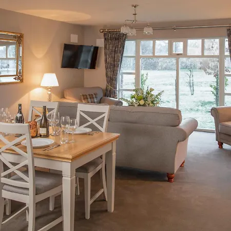 The At Castle 山林小屋 *