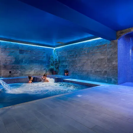 Lodge The At Castle *