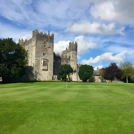 The At Castle Lodge Kilkea
