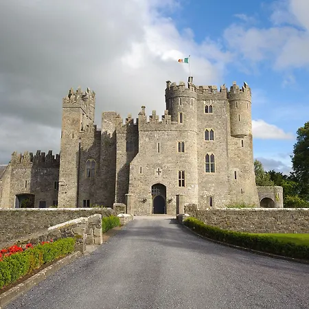 The At Castle Lodge *