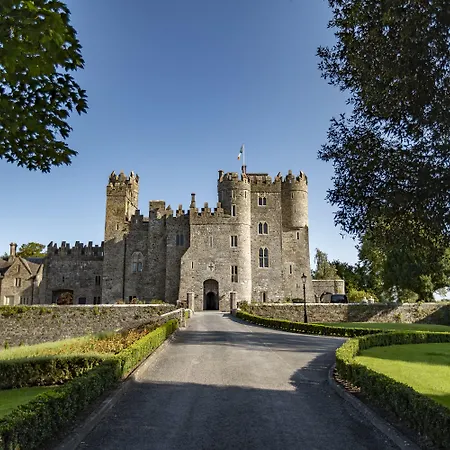 The At Castle Lodge *