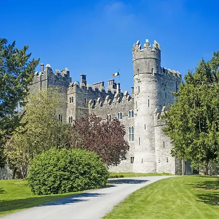 The At Castle Lodge *