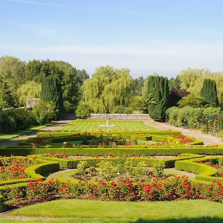 山林小屋 The At Castle *