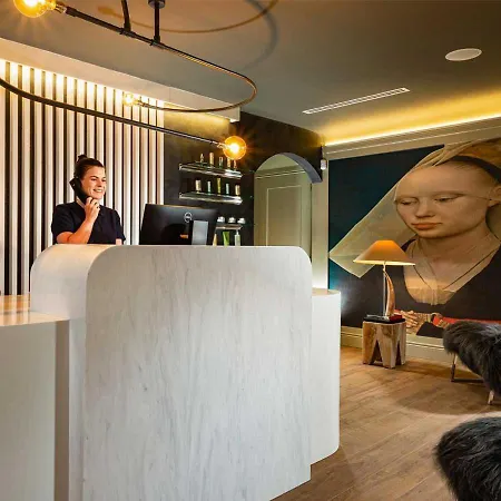 The At Castle 山林小屋 *