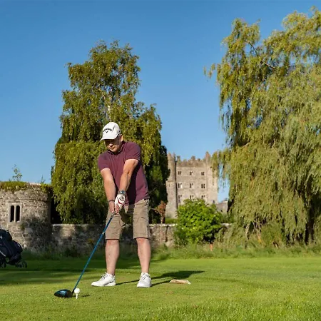 The At Castle 山林小屋 *