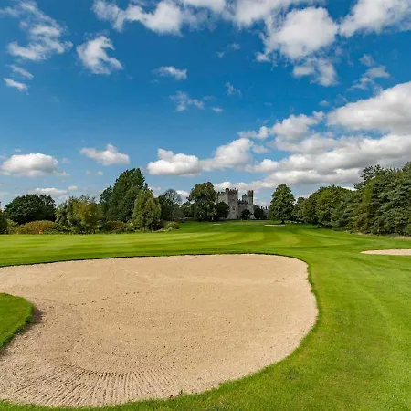 The At Castle 山林小屋 *