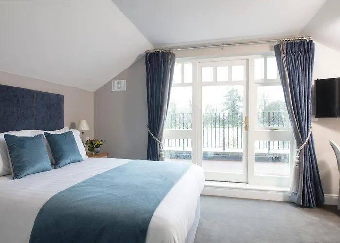 The At Castle Lodge *