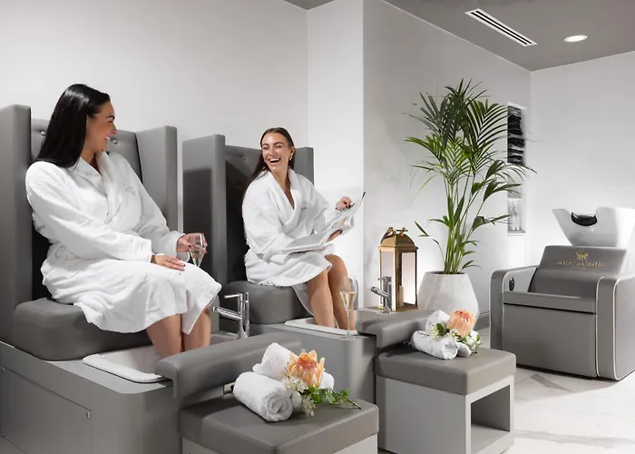 The At Castle Lodge *