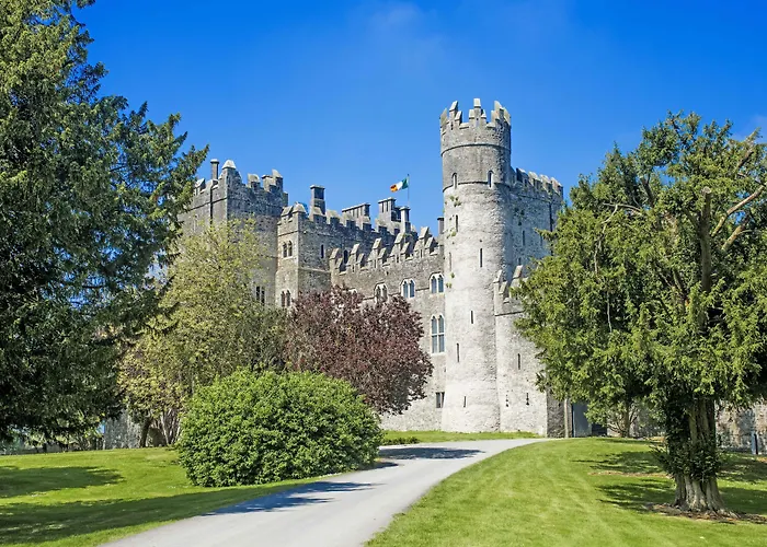 The At Castle Lodge *
