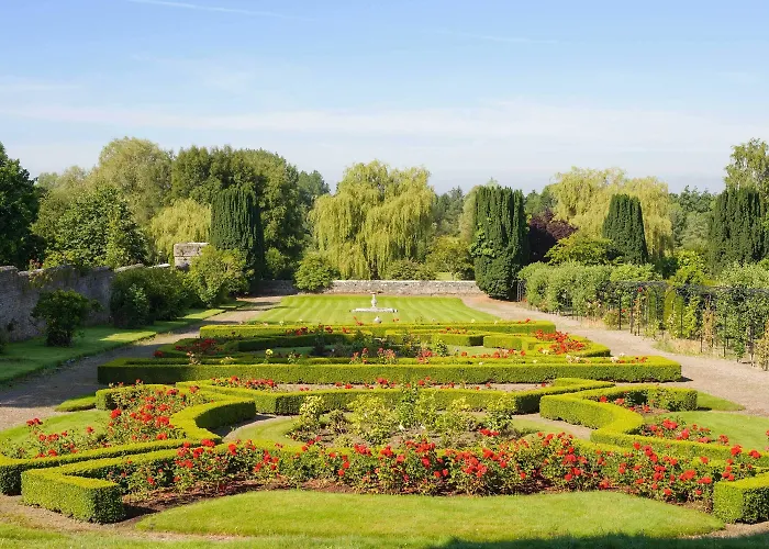 Lodge The At Castle *